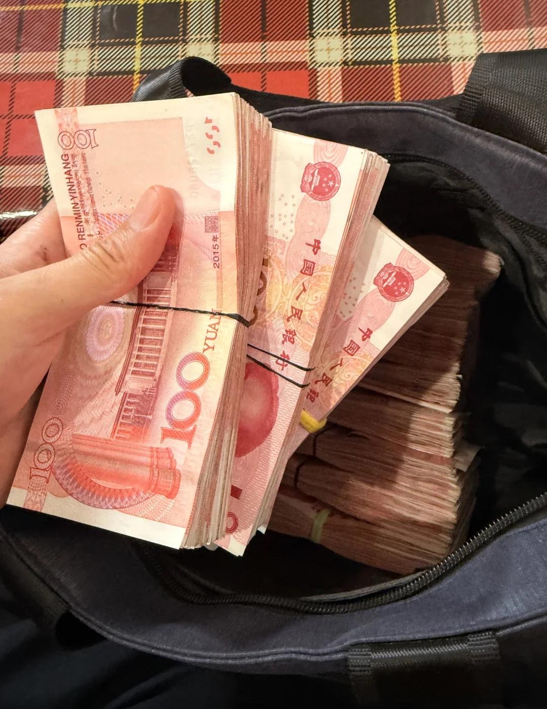 皱巴巴的钱也没人说嫌弃