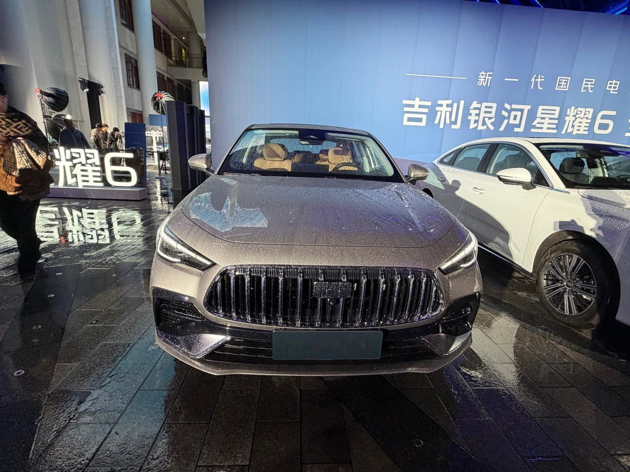 吉利银河星耀6上市，售价7.48万元-10.58万元，2025年11月30日限时