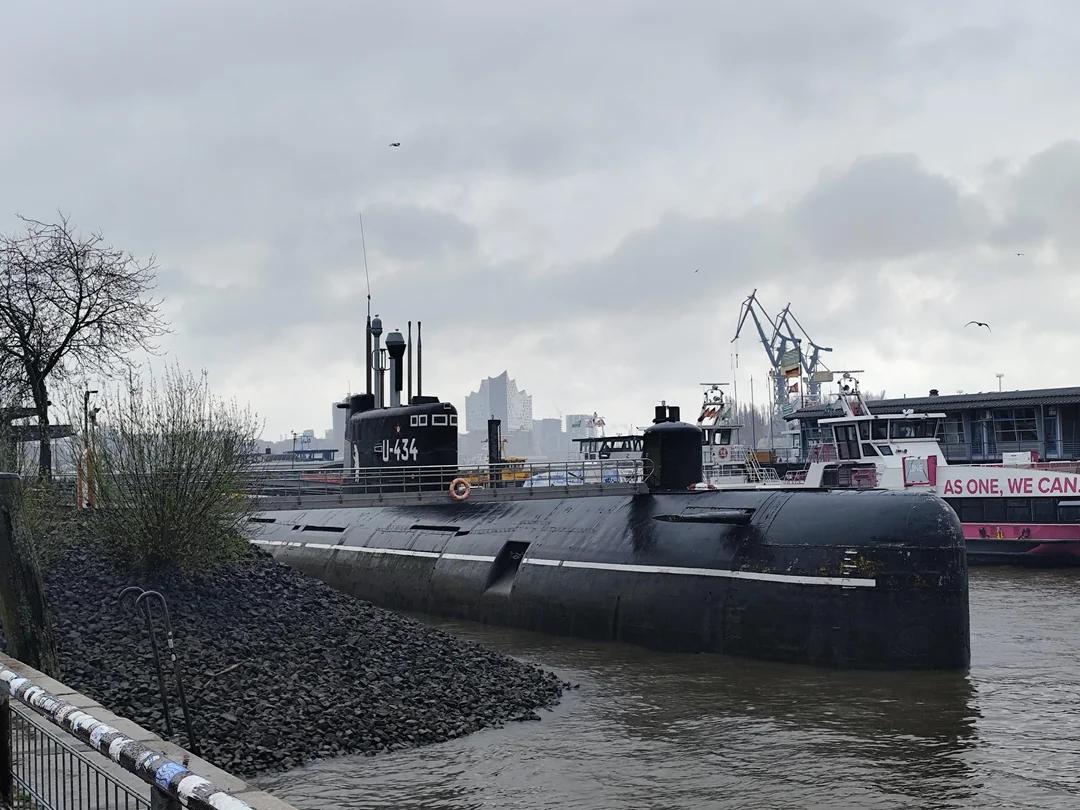 德国汉堡的“U-434”：一艘公开展出的苏联“探戈”级潜艇B-515，后来更