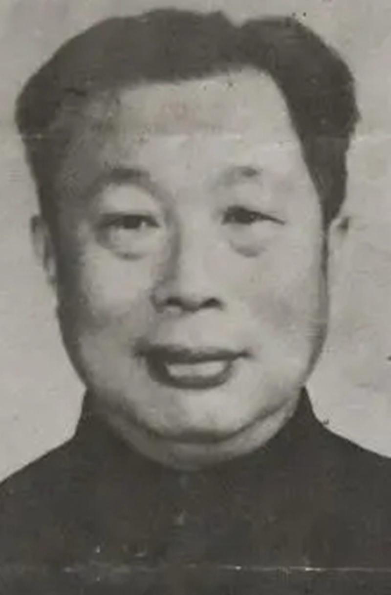 他是原江西省委书记，后任湖北省省长，满门忠烈，享年72岁。这个人物是谁？