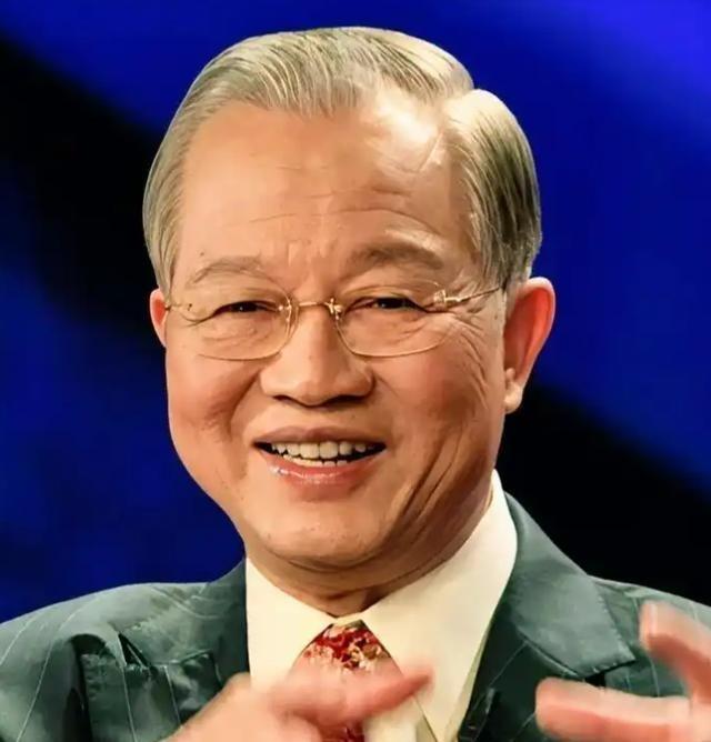 曾仕强老先生确实是个神奇人物。他曾判断老天先收拾日本，接着再收拾美国，还说美国迟