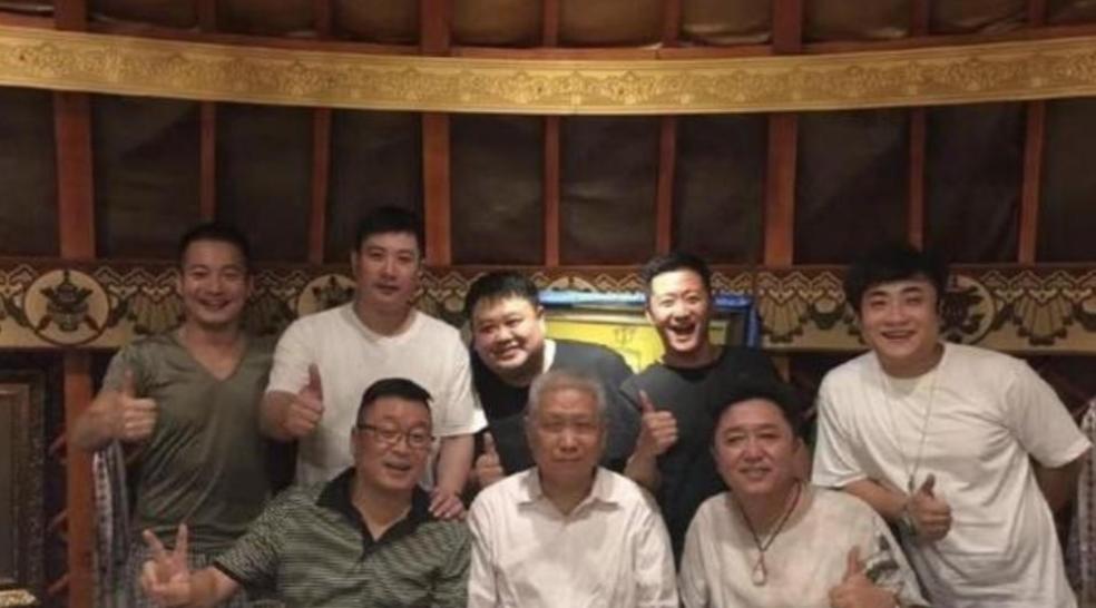 于谦曾谈到自己的朋友圈：“我攒了个局，开始定就10个，按年龄排，十兄弟老大是马未