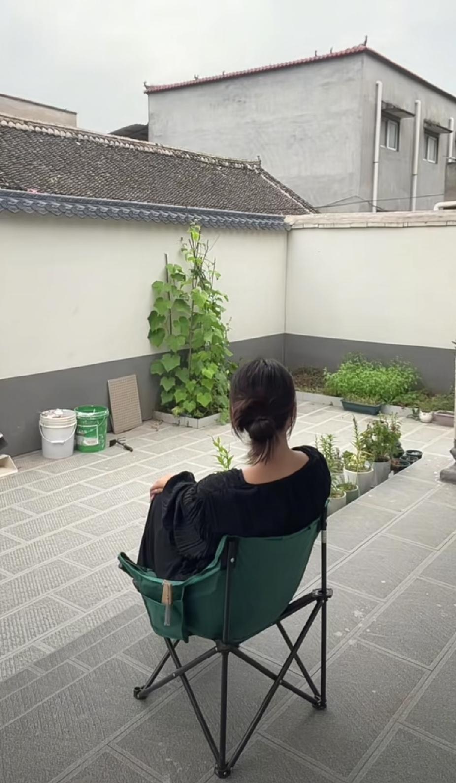 快40岁的我，还没有一个孩子活得通透去幼儿园给孩子开家长会有个小女孩因为