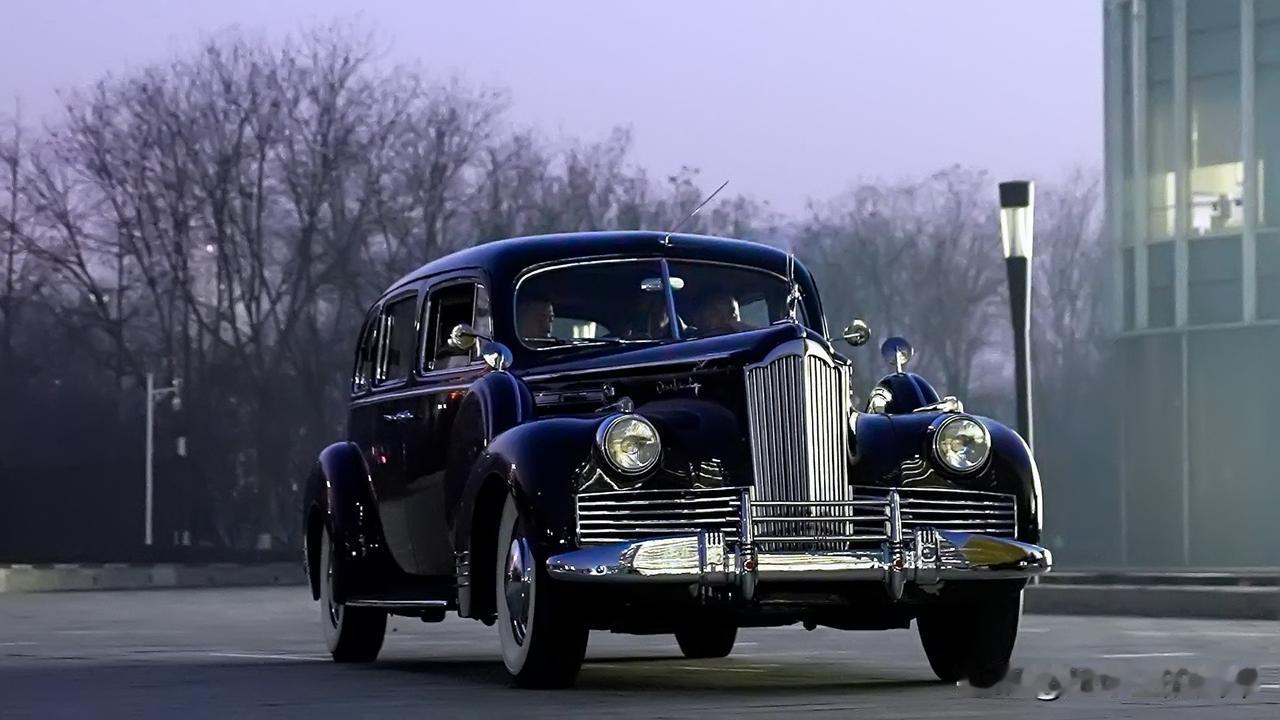 这又是长城汽车的什么车？黑夜下，长城汽车总部大楼，一辆盖着黑布的车型在那甚是