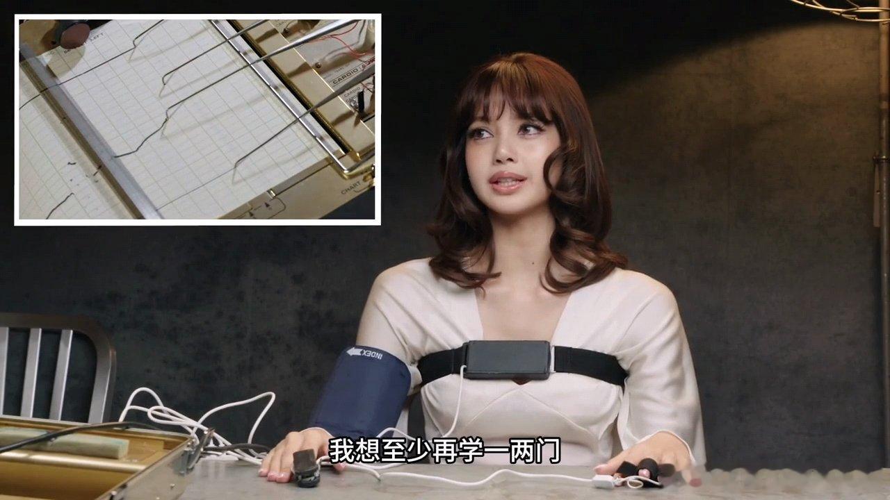 Lisa说想学中文Lisa这个采访里美得像洋娃娃，这个发型好好看啊