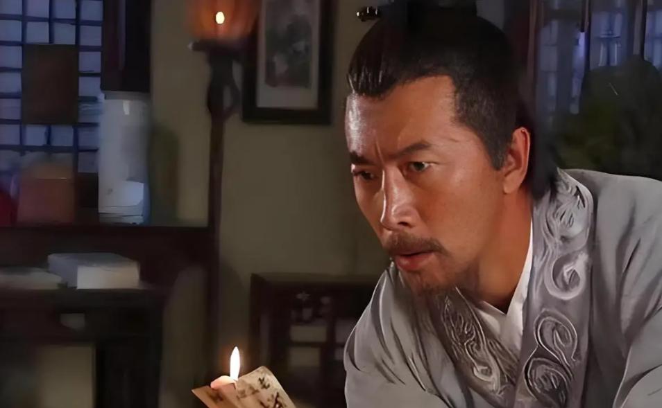 刘伯温死前叫儿子到床前，留下一句遗言，多年后才知道他遗言含义。随着朱元璋不断老