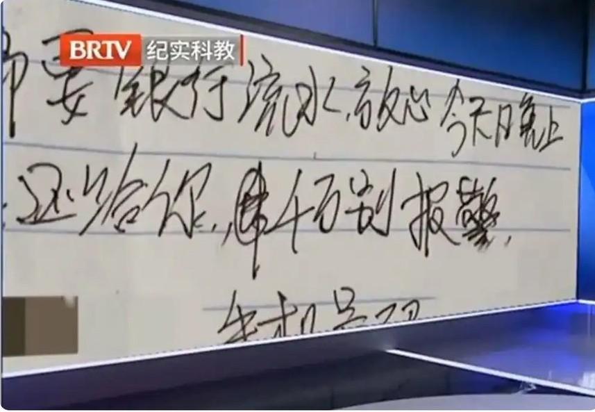 奇葩年年有，今年特别多，安徽芜湖的张先生办公室被盗，几千元现金没了，现场还被翻得