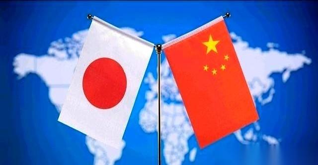 日本那艘名叫“狮子号”的渔船，船主桥本弘明上了新闻，对着镜头一顿控诉。他说，在
