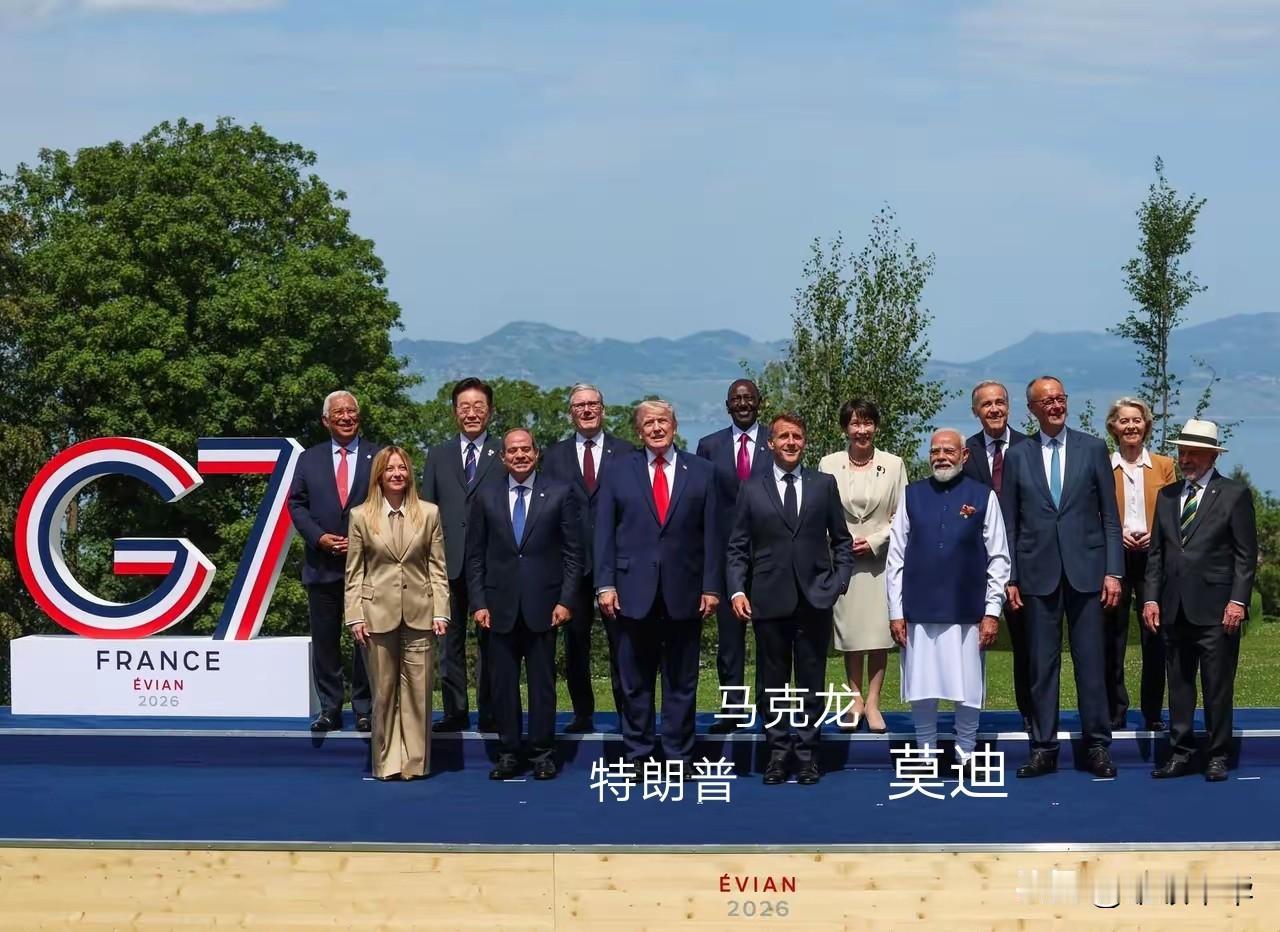 被安排在紧挨着马克龙(东道主）的站位上令莫迪相当满意，这既是非常乐意参加G7峰会