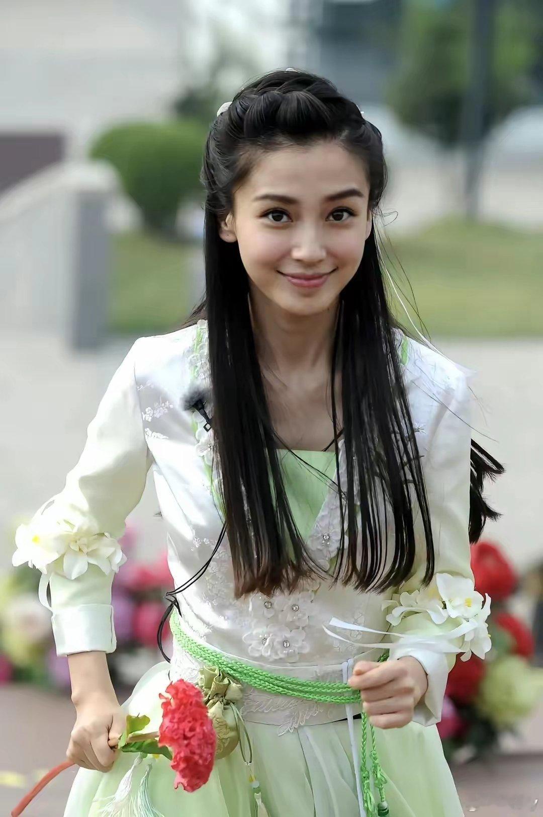 杨颖这个时候，是她最美，也最旺的时候，眼睛在发光哦​​​