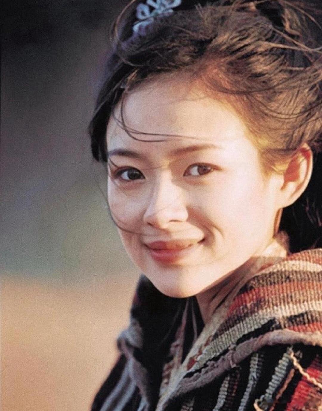 章子怡20‎01‏年电影《武士》的剧照⁠，这张‏脸﻿﻿真是小到没⁠谁⁠了。