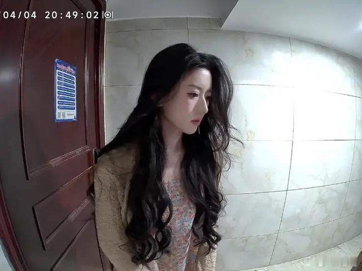 隔壁美女每天都来敲门让我帮忙！