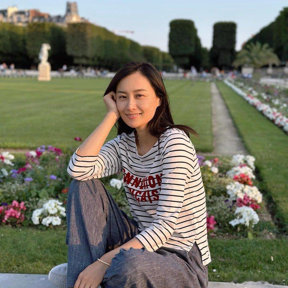 現年43歲的陳法拉在2005年參選華姐奪亞軍入行，曾是TVB「五大花旦」之一，但