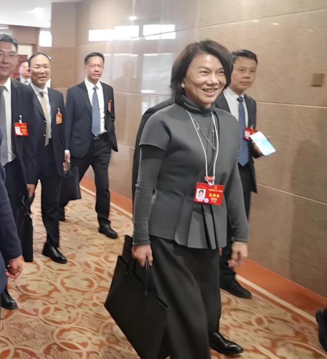 1991年，董明珠上门讨要42万货款，经销商却说：“再发50万的货，卖完一起结！