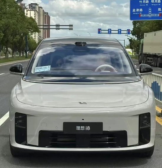 李想妻子罕见现身! 夫妻二人常州看比赛, “李想老婆身材”上热搜