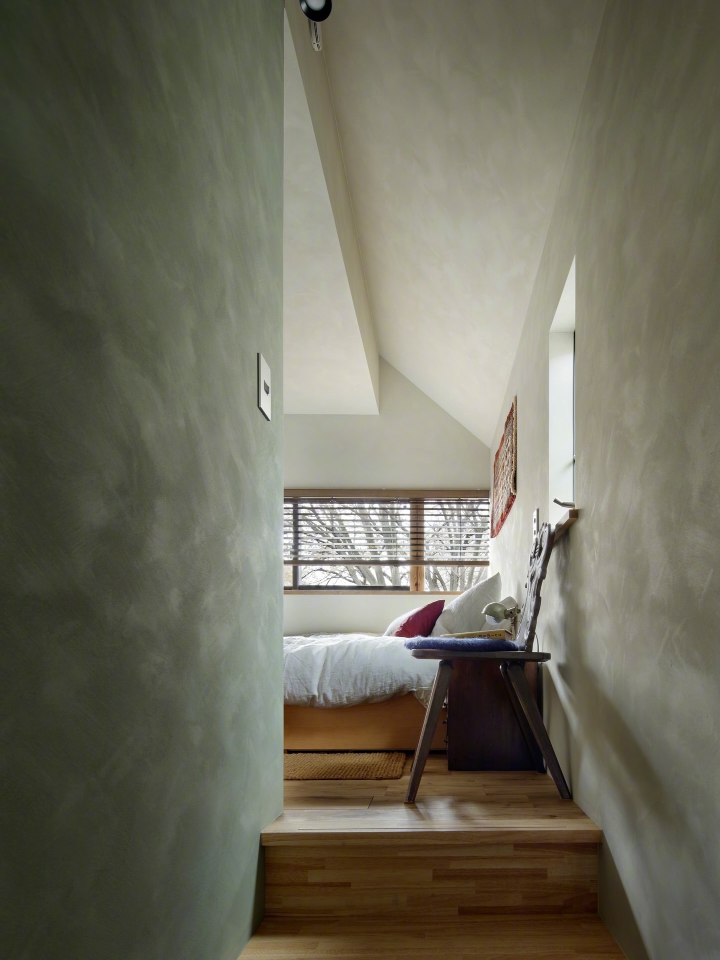 土地只有30㎡（约10坪）的日本三层住宅设计，一、二层设计为跳层式的开放空