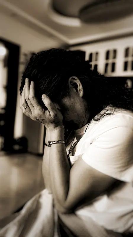 中年之后才懂，不管跟谁结婚，最后都可能后悔。上次闺蜜婚礼上，同学们就聊起婚姻。有