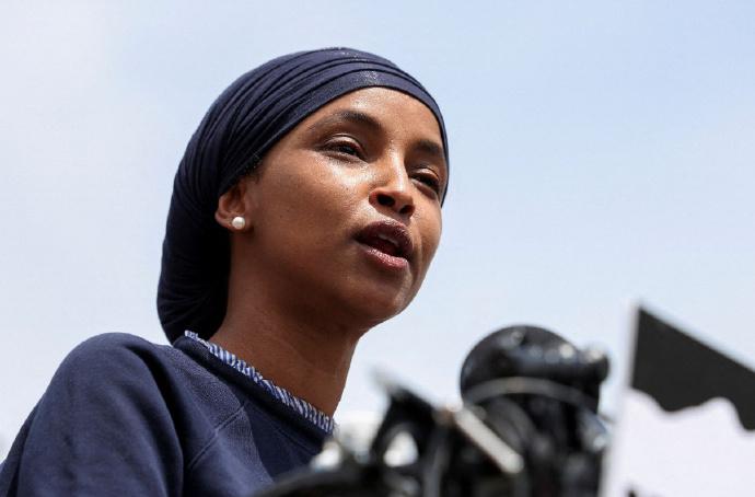 美国国土安全部停摆已破45天，创下历史最长纪录，5万名安检员无薪苦撑，航班平均延