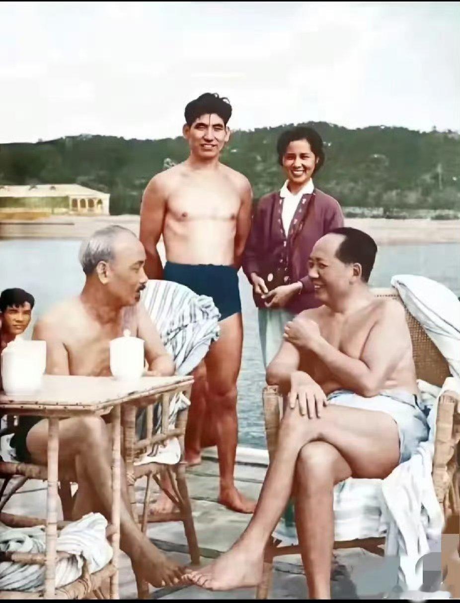 就这么自然，平实，还有谁？他是我们伟大的教员，中国历史上最伟大的人！