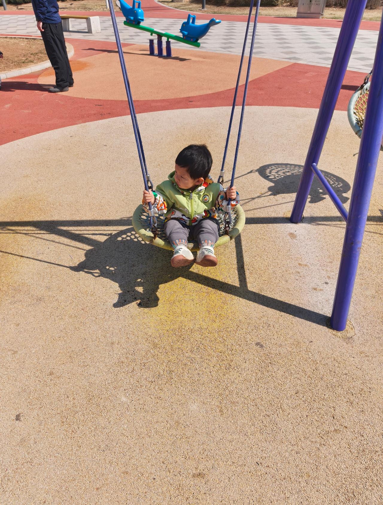 要是成天荡秋千内耳前庭是不是会发育挺好哈哈哈​​​