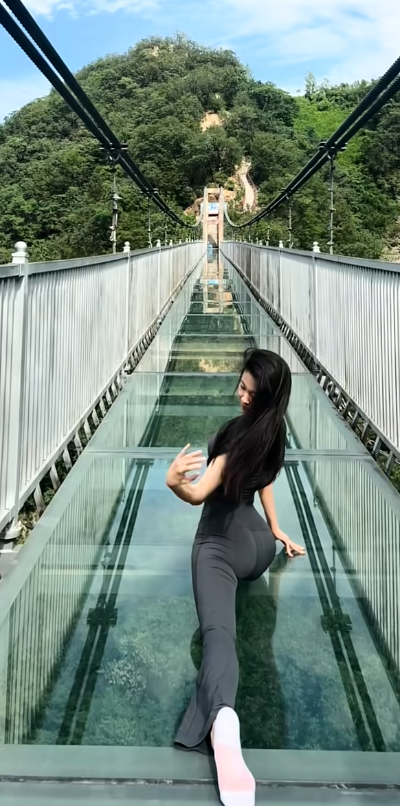 和姐妹爬爬山差点累死了[裂开]