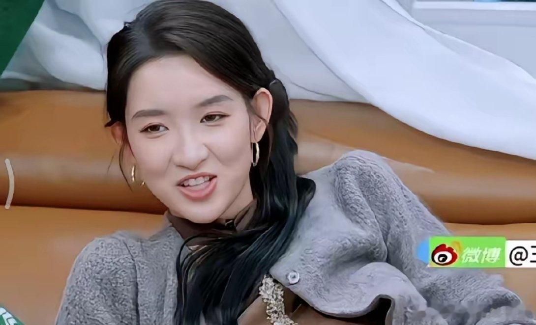 在娱乐圈混得好的女生——比如孟子义王玉雯，都有一个共同点：外表长得好看，性格大大