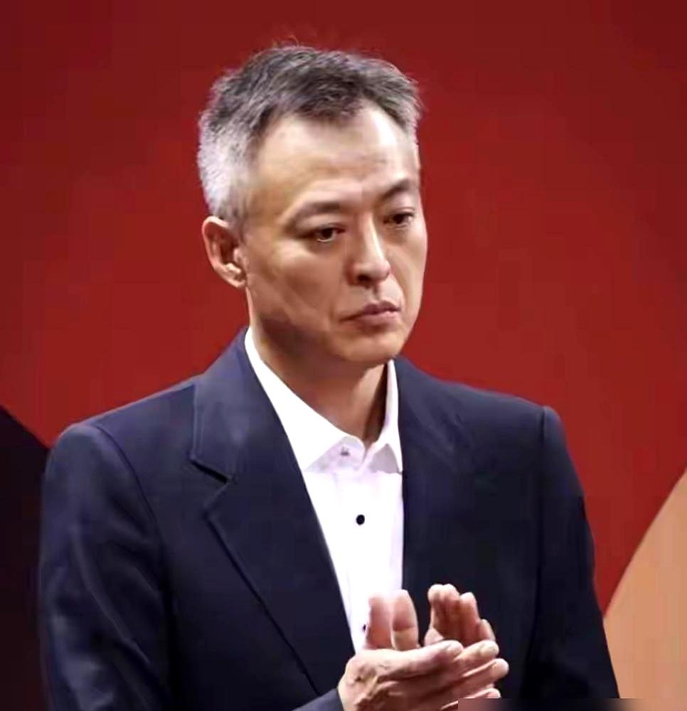 王皓这步棋走得够狠的，把19岁的温瑞博推到张本智和对面，简直就是拿刀刃试火候。