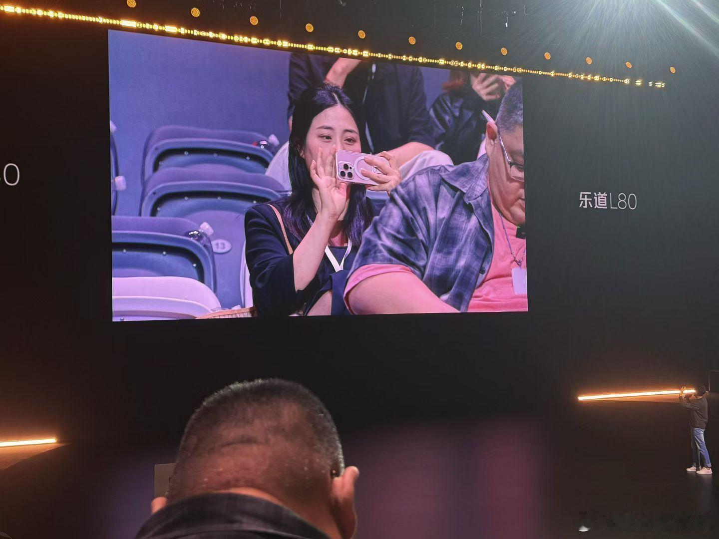 这是你嘛？摄影师都忍不住多看两眼！乐道l80双舱超级大五座