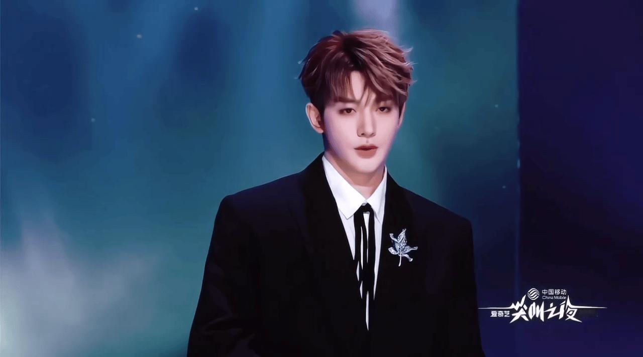 尖叫之夜红毯邓为小头长腿脸紧今天又是被邓为帅飞的一天，这个魔鬼身材比超绝，简简