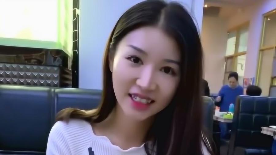 笑话：小王网购了个号称“防媳妇查岗”的手机壳，带密码锁那种。这天媳妇突然要查他