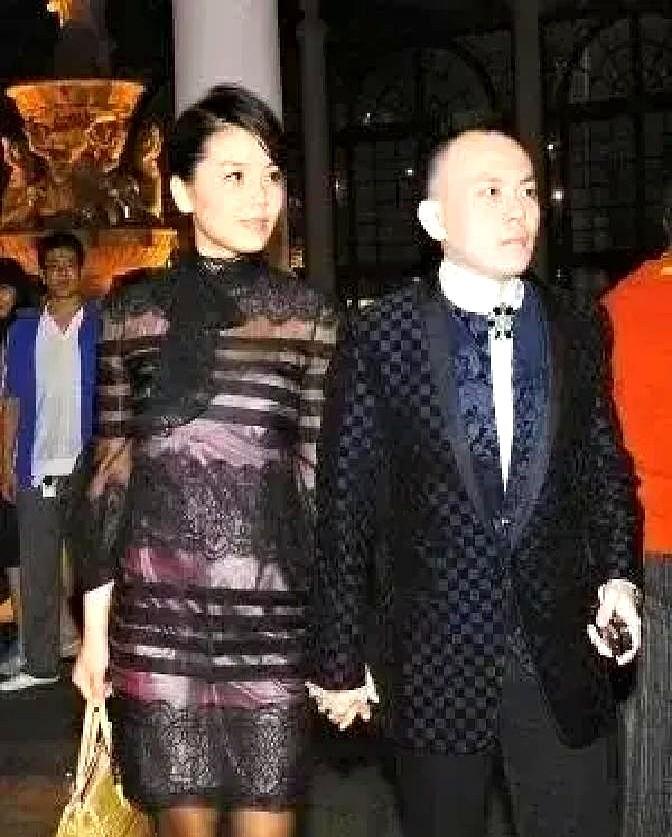 2012年，秦海璐和刘涛各掏100万，凑了200万，开了家。当年所有人都等着看