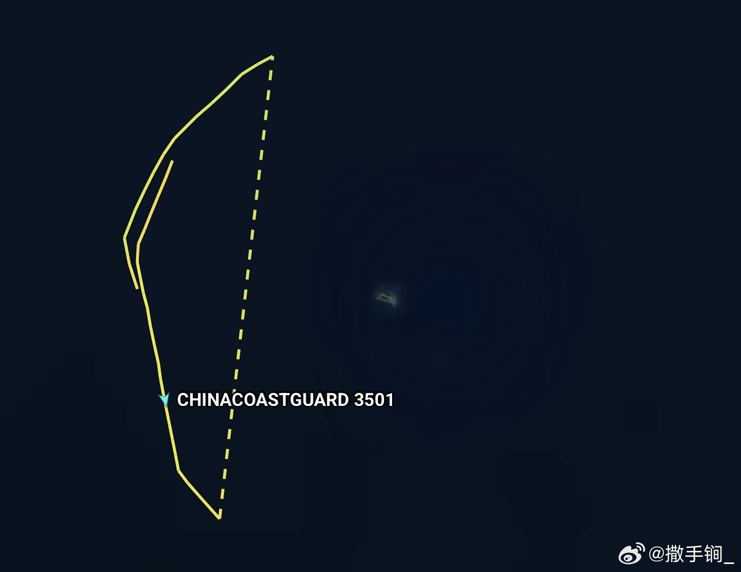 中国海警3501舰今天在东沙岛附近巡航。3501舰即原海军“海洋十八”中远海测量