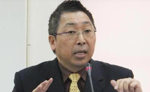 唐湘龙直言：“我认为中国聪明的话，想法得跟我一样，美国一直拖人进军备赛，让你撑不