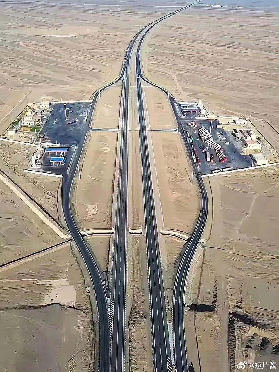 原来高速服务区两边是互通的。