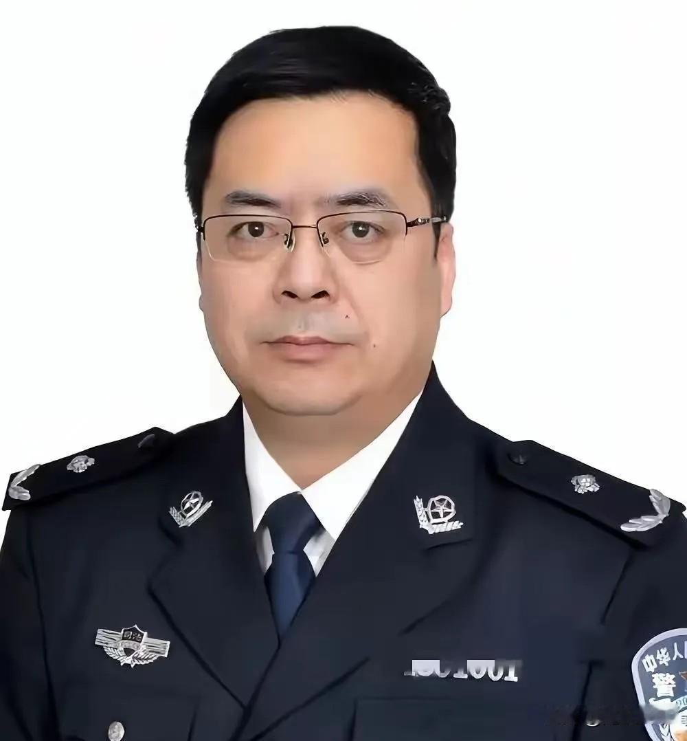 他即将年满60岁，本来可以准备享受退休生活了。谁知道，就在这个节骨眼上，他被查