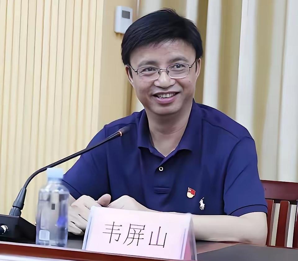 前几个月还是人人敬仰、德高望重的南宁三中校长，几个月后就变成阶下囚，这很令人震惊