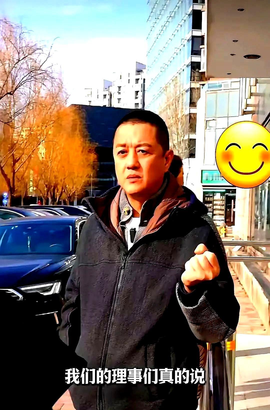 弹幕炸了，几万人刷屏问曹云金：你的茶和李亚鹏的，谁更值钱？他没急，拿起茶壶