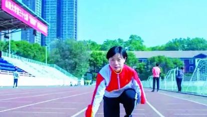 1994年，太原一名女婴因手臂残疾被抛弃，57岁拾荒妇人见其可怜，把她捡回家