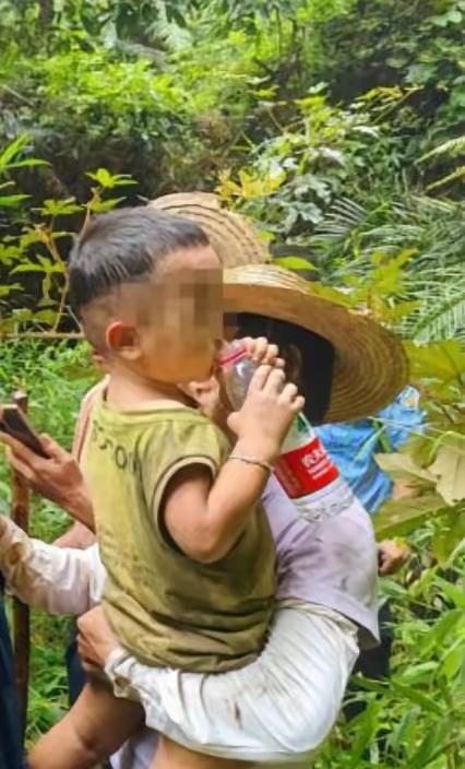 走失13天的男童被找到，一条重要线索，成了搜救者坚持寻找的理由！5月18日，广