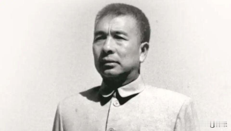 他18岁考入黄埔军校，成为五期生，参加过南昌起义，还在叶挺麾下担任过连长。南