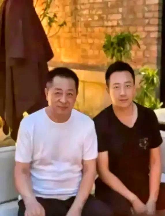 砸出1140万真金白银让亲爹去钓鱼享清福，转头却指着亲妈的鼻子大骂断绝关系，你敢