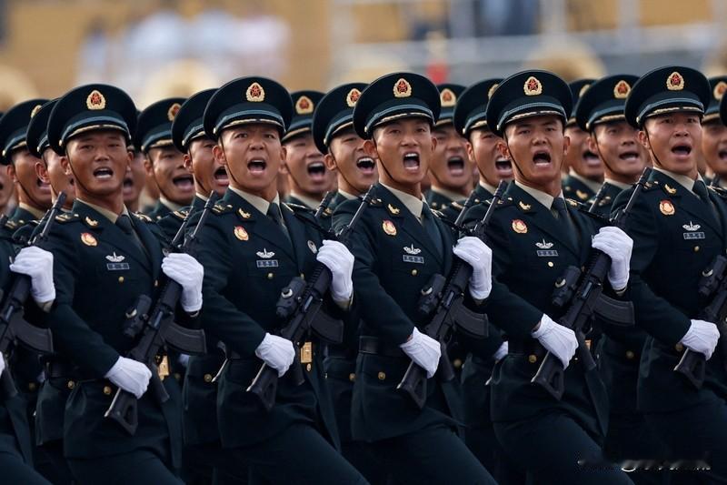 当下，不少女生钟情于军人，背后的缘由着实不少。军人堪称正义、责任与阳刚的化身，无