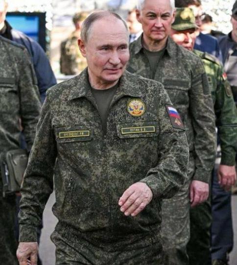 当地时间20日，俄罗斯总统普京亲赴视察俄集团军西部指挥所并主持召开了作战会议，期