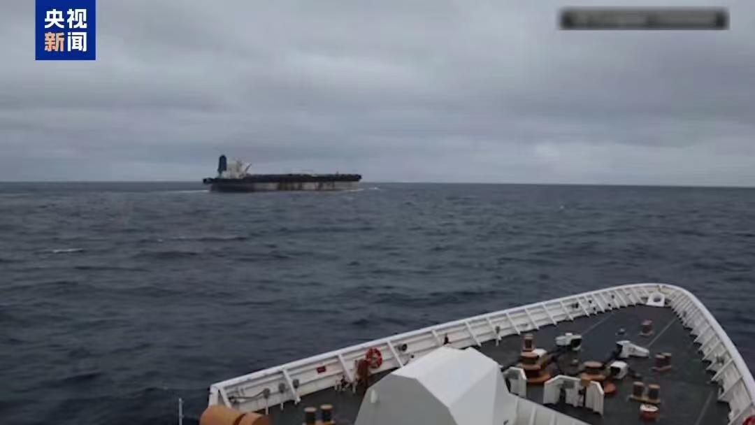 很多人说俄潜艇一看美军登船，直接潜水逃跑了，把护航任务抛之脑后。说实话，这个说法