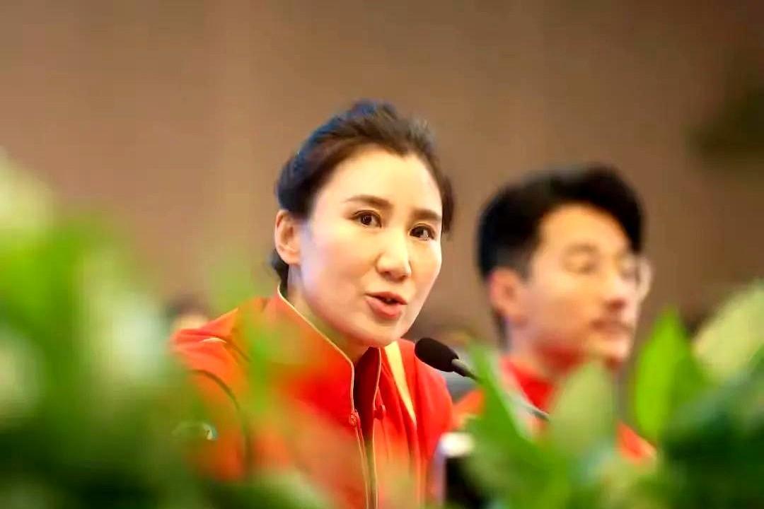 中国冰上运动，上演了一出最讽刺的“张冠李戴”。李琰，从短道速滑转到速度滑冰（