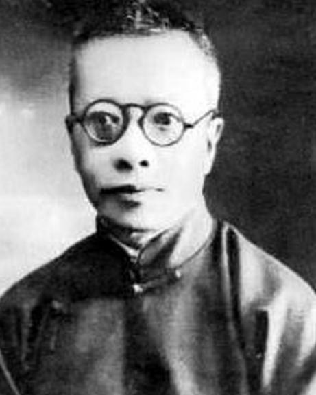 1913年，钱玄同教授发现自己的小儿子在学校有一个绰号，很俗气。他哈哈大笑，随即