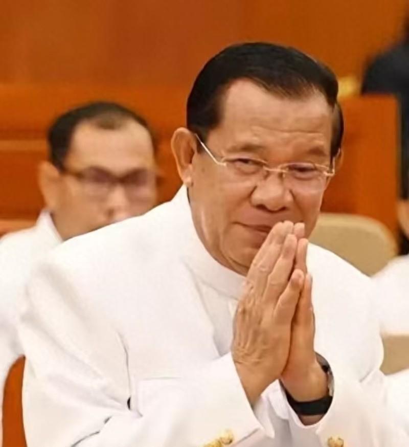 估计洪森已经看明白了一件事情，他选择洪玛奈当继承人可能错了，他让子女接受西方教育