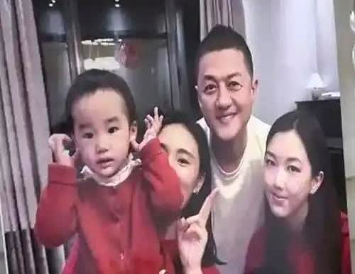 李亚鹏到底有钱没？当初他与杨子炫富，拿出了2个亿的宝物。现在他还