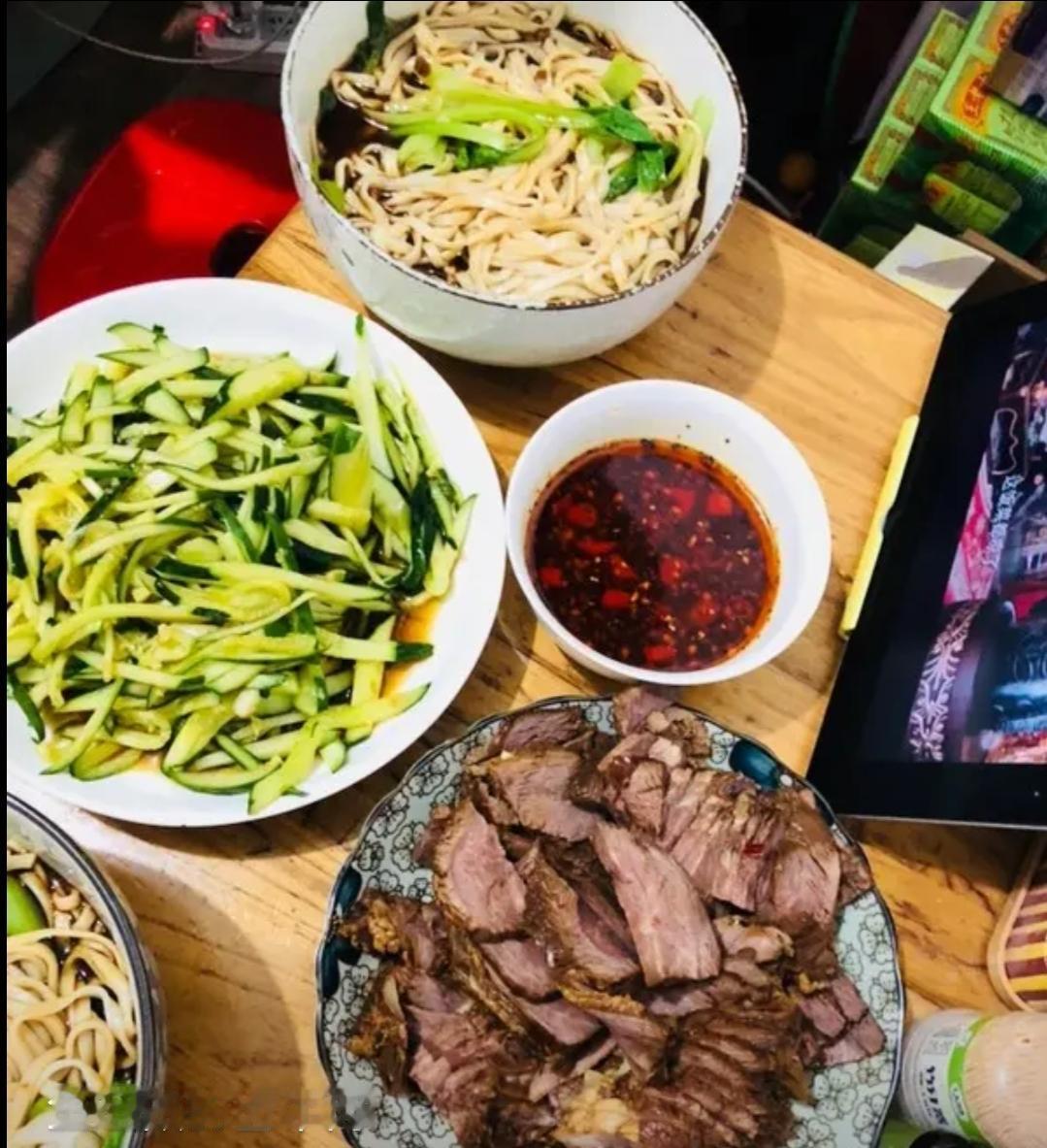 女儿催退休的我去上海带娃，饭桌上女婿突然开口：妈，丑话说在前我叫李秀兰，五十