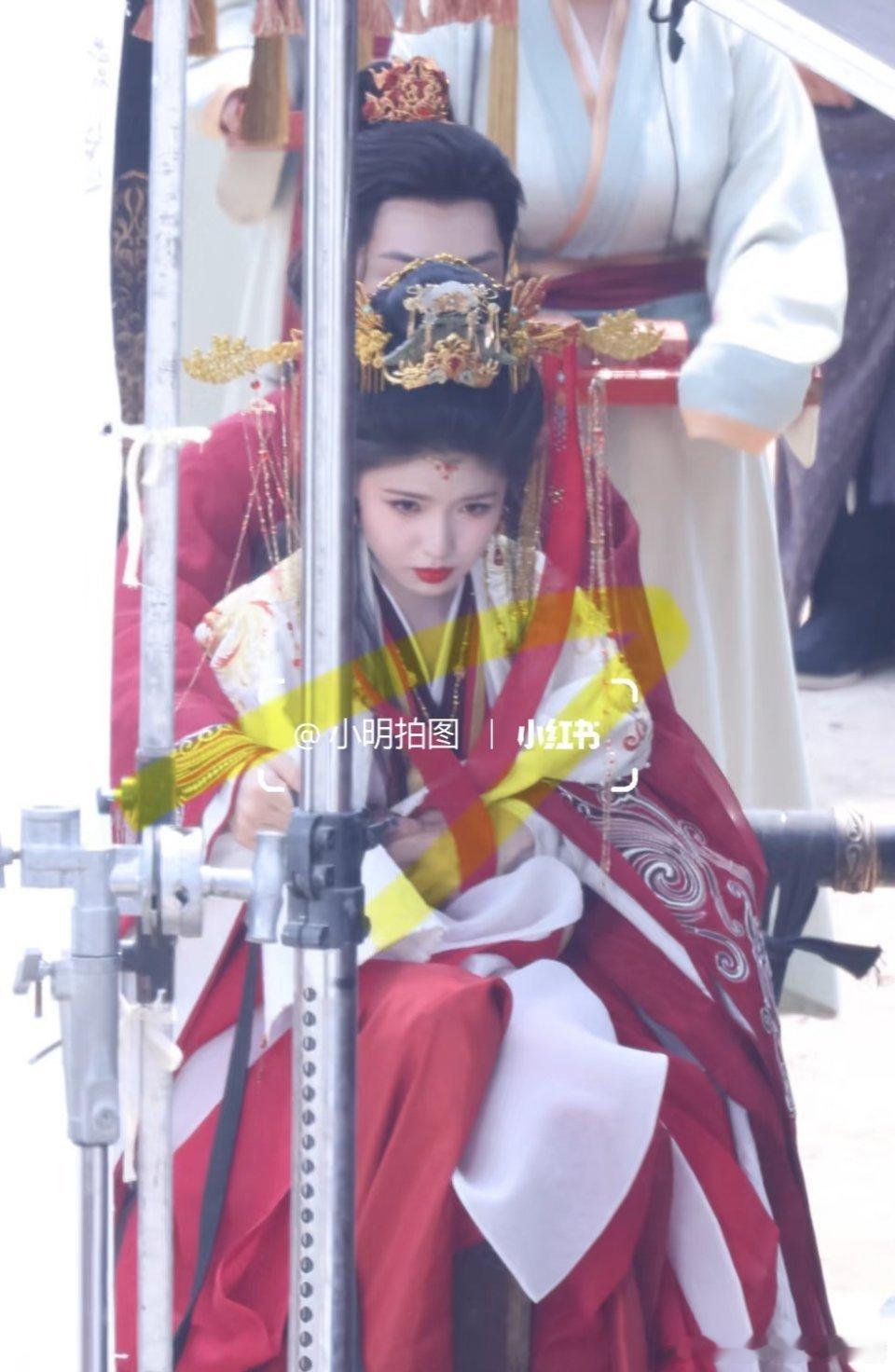 侯明昊艾米雀骨双人骑马路透​​​